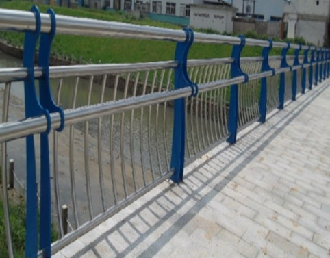 橋梁護(hù)欄價格